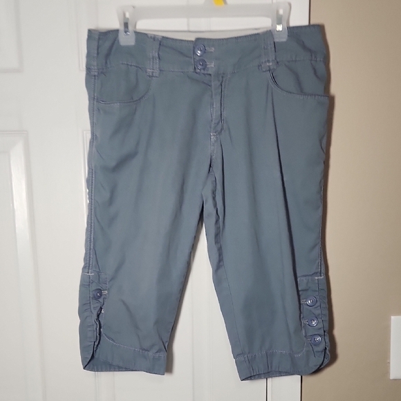 Aventura Gray Bermudas with Adjustable Cuffs - Picture 1 of 3
